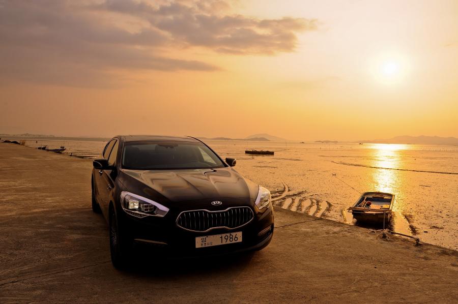  Kia Quoris 2012 года  (фото 14 из 72)